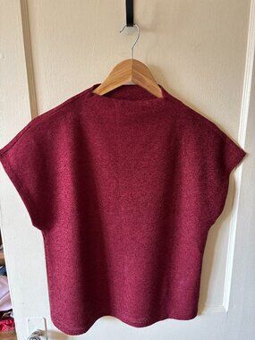RW&CO. Rust High Neck Cap Sleeve Top - Size M (NWOT)